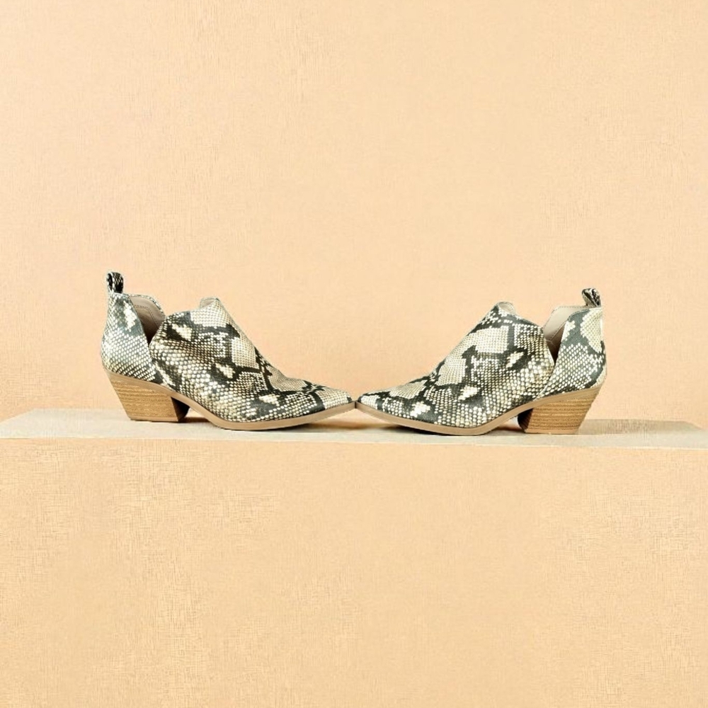 Universal Thread Snakeskin Pattern Ankle Booties - Picture 9 of 14